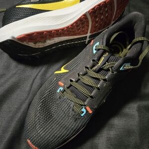 Nike Black and Yellow Sneakers Size 7